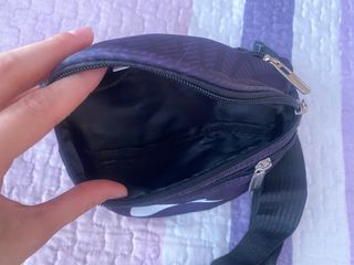 Riñonera Nike unisex negra-morada