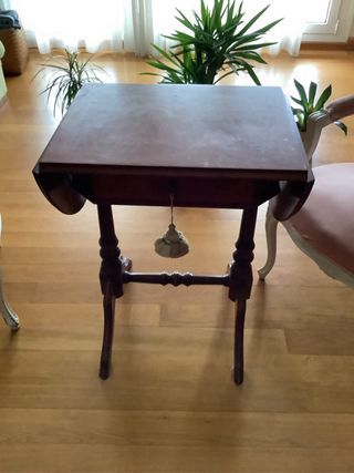 Conjunto sillas y mesa antigua