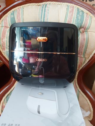 Mueble para guardar varios rollos y un