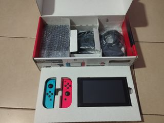 Nintendo Switch con molti accessori (trattabile)