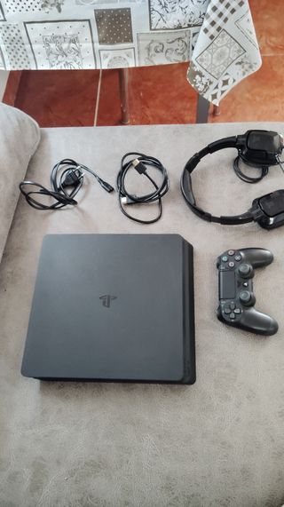 PS4 (PlayStation 4) Slim - Negra