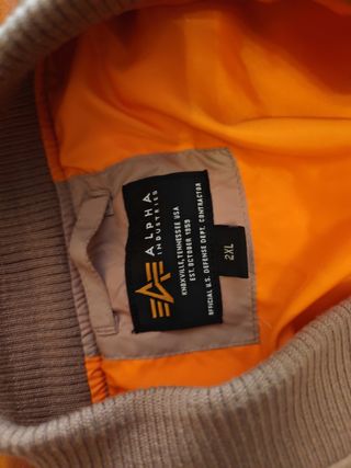 Cazadora Alpha Industries beige,relleno plumas
