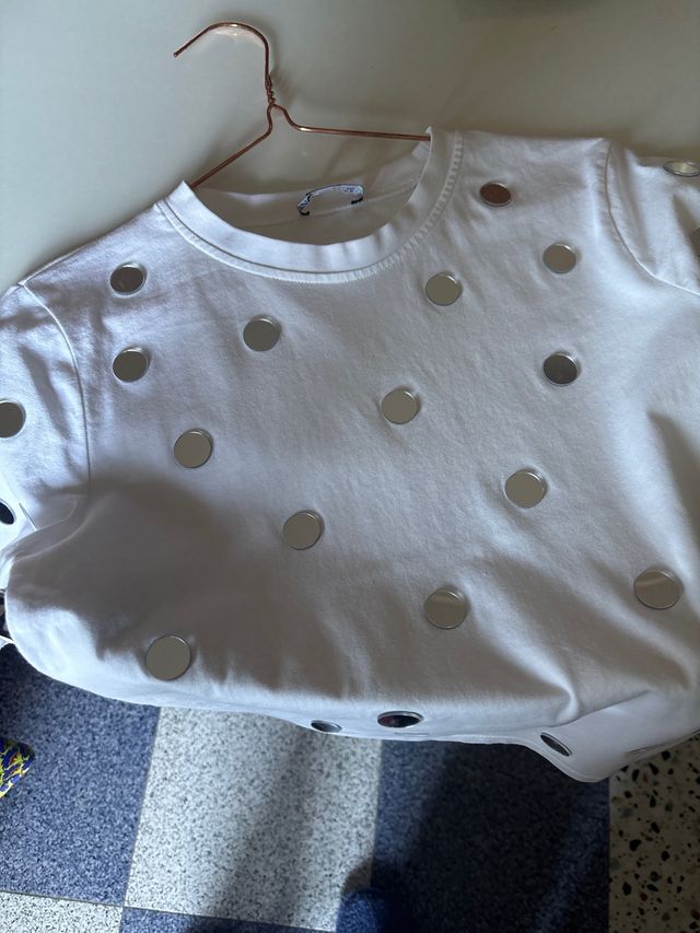 Camiseta Zara blanca con espejos