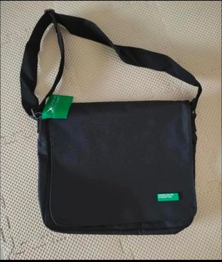 Bolso bandolera Benetton negro 30*38
