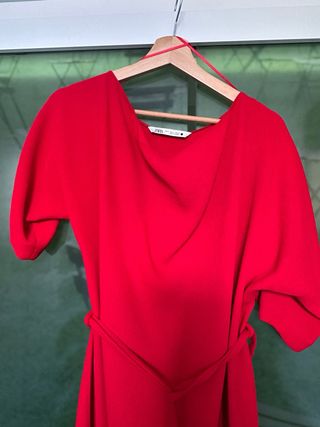 Vestido rojo midi abertura lateral