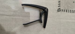 Guitarra clásica con funda , afinador y cejilla