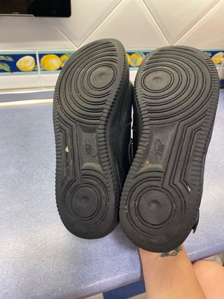 Nike Air Force 1 Mid 40 - Negras