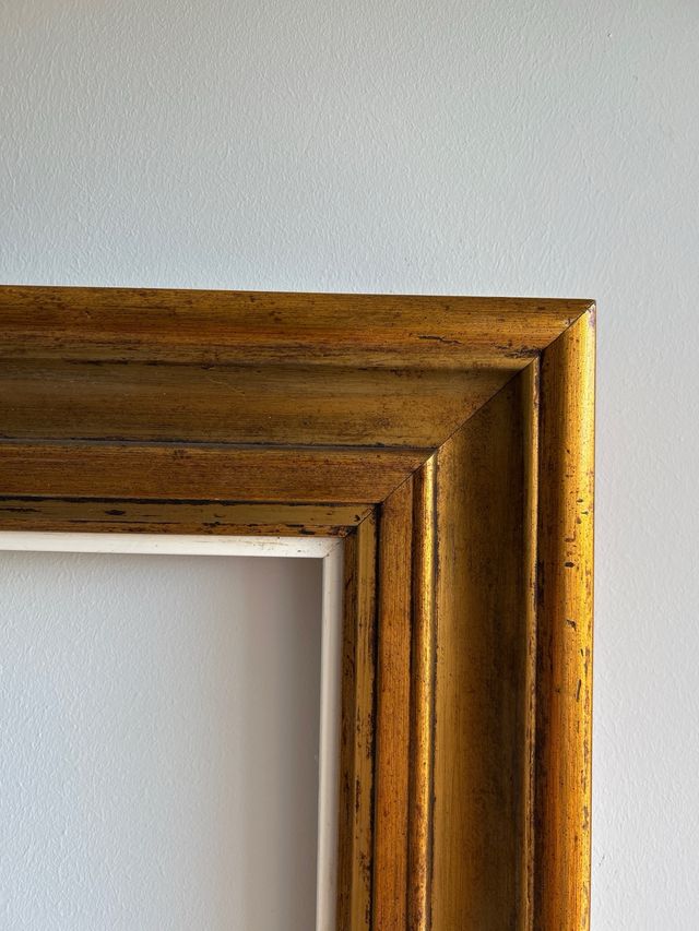 Marco dorado para cuadro