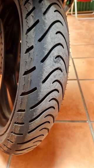 Suzuki GS500F (2004) - Moto