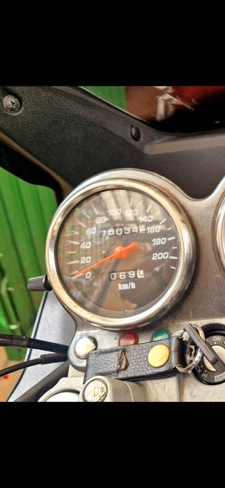 Suzuki GS500F (2004) - Moto