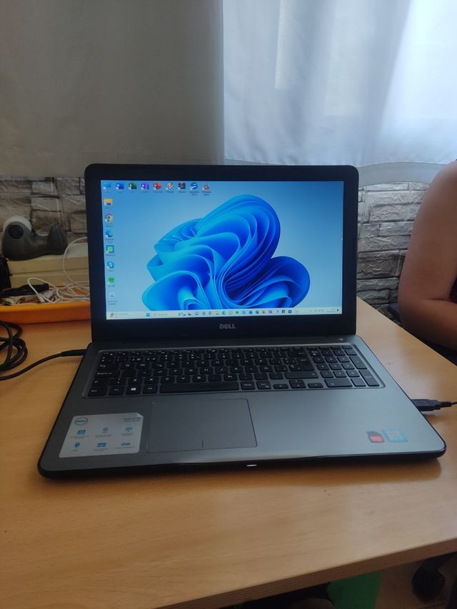 Dell Inspiron P66F 15"- 8GB RAM, 250GB SSD SAMSUNG