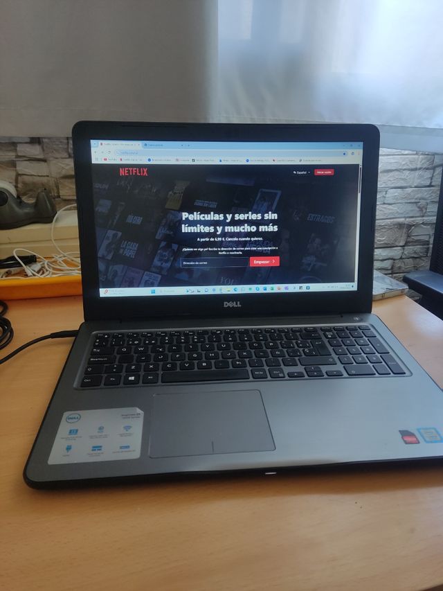 Dell Inspiron P66F 15"- 8GB RAM, 250GB SSD SAMSUNG