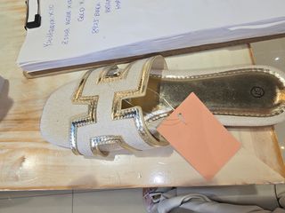 Sandalias planas beige y dorado - talla 40 