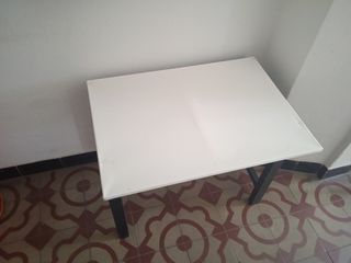 Mesa infantil blanca y negra