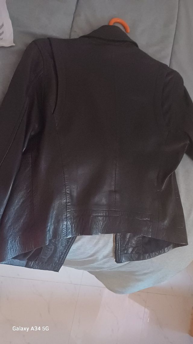 Chaqueta negra piel HEMA talla S