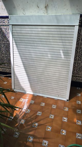 VENTANA LACADA CON PERSIANA Y CLIMALIT