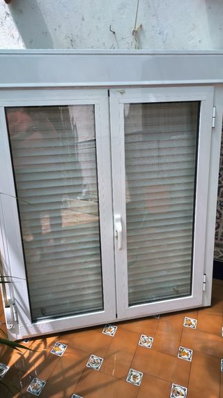 VENTANA LACADA CON PERSIANA Y CLIMALIT