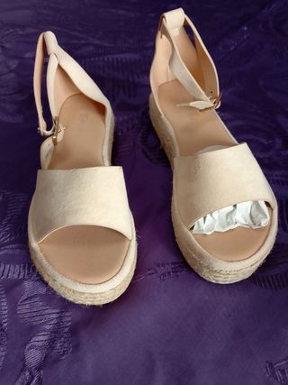 Sandalias cuña beige