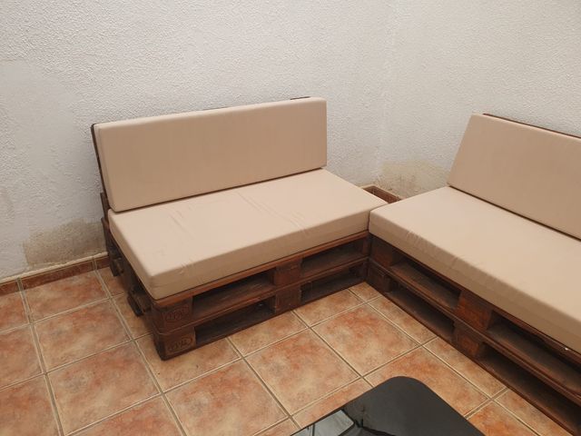 Cojines beige para sofá de palets