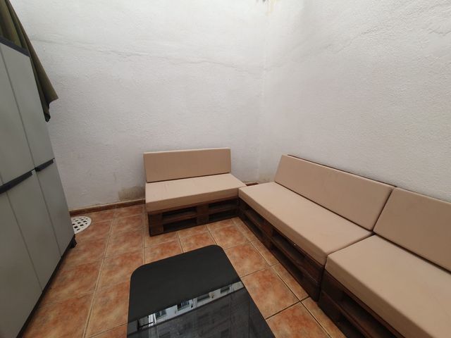 Cojines beige para sofá de palets