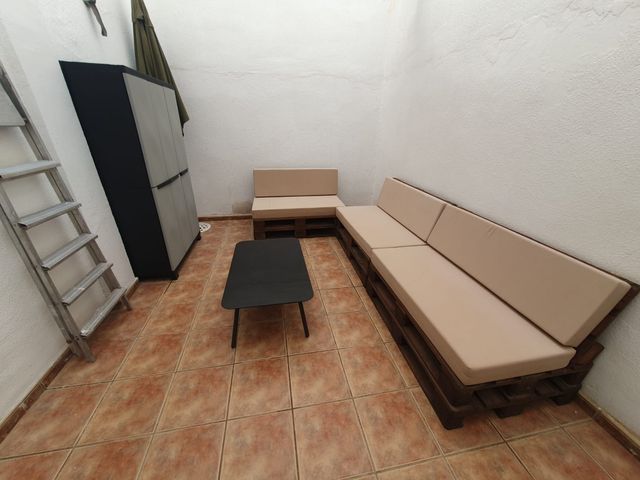 Cojines beige para sofá de palets