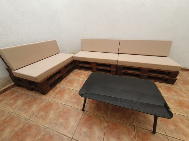 Cojines beige para sofá de palets