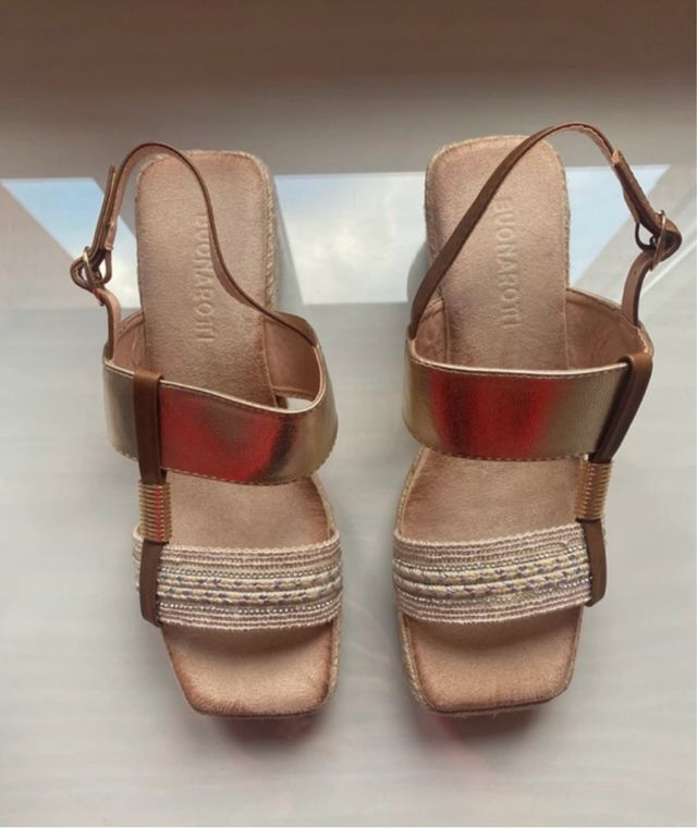 Sandalias cuña Bounarotti doradas
