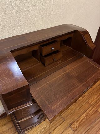 Escritorio antiguo de madera