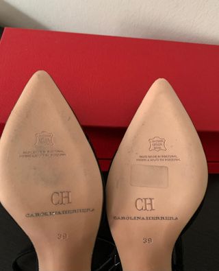 Tacones Carolina Herrera negros, talla 39