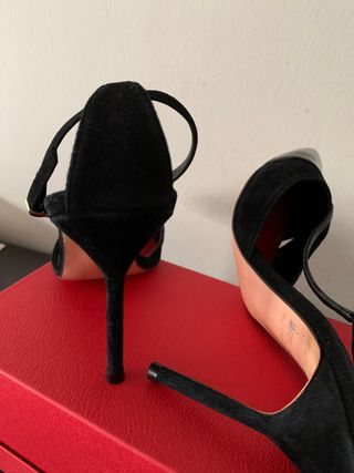 Tacones Carolina Herrera negros, talla 39