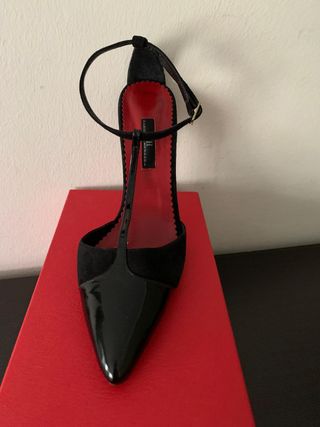 Tacones Carolina Herrera negros, talla 39