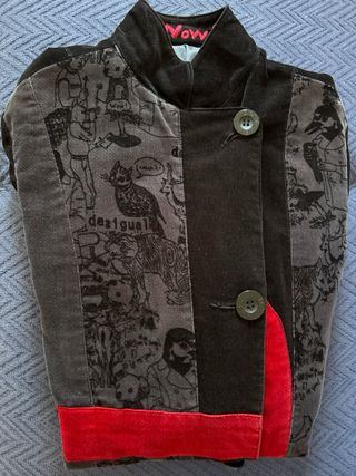 Chaqueta Desigual Atypical Wow negra y roja