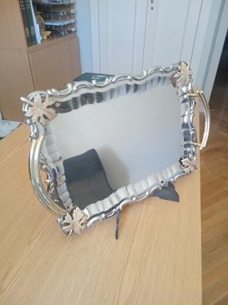 Bandeja plata - metal dorada