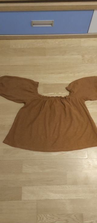 Top marrón Stradivarius