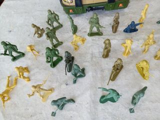 Fuoristrada Ninja 
Veicolo Militare+20 Soldatini