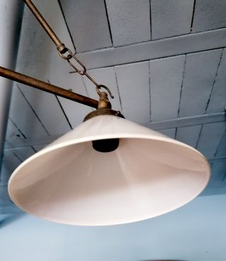 Lámpara vintage metal dorada y opalina