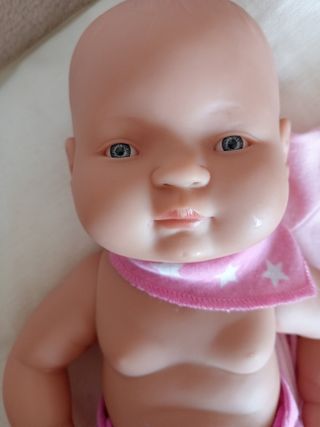 Muñeca bebé recién nacida