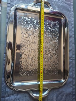 Bandeja metal grabada antigua