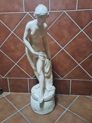 Escultura Mujer Ceramica crema