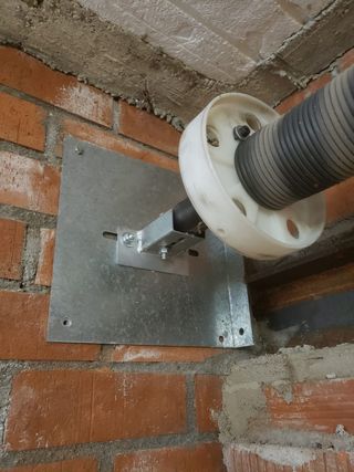 Persiana garaje marrón - C.M. Riera