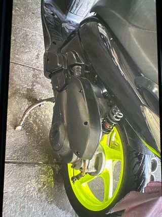 Honda SH 125 - Moto negra