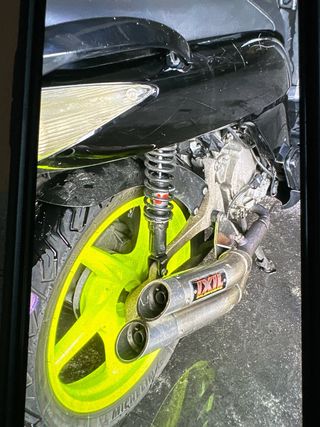 Honda SH 125 - Moto negra