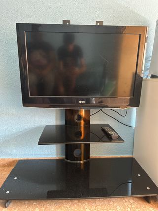TV LG 32" con soporte