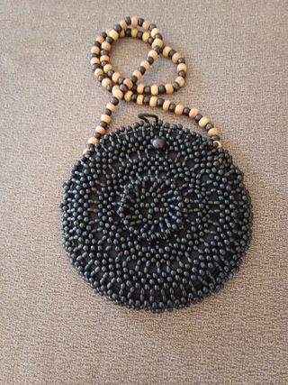 Bolso redondo abalorios madera