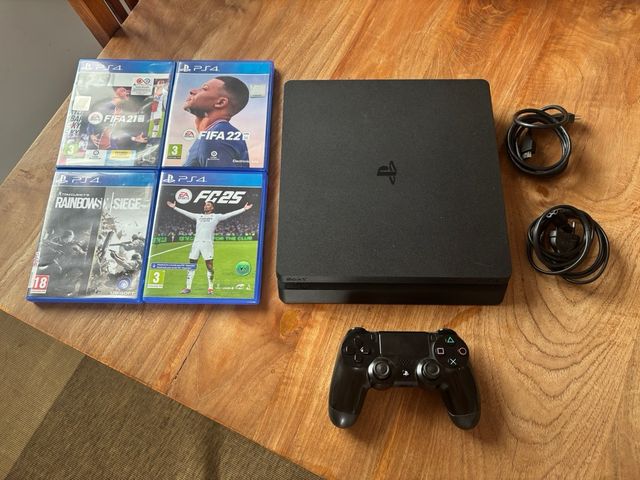 PS4 (PlayStation 4) + 4 juegos