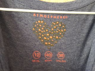 Camiseta. Talla 40, marca Atmosphere.