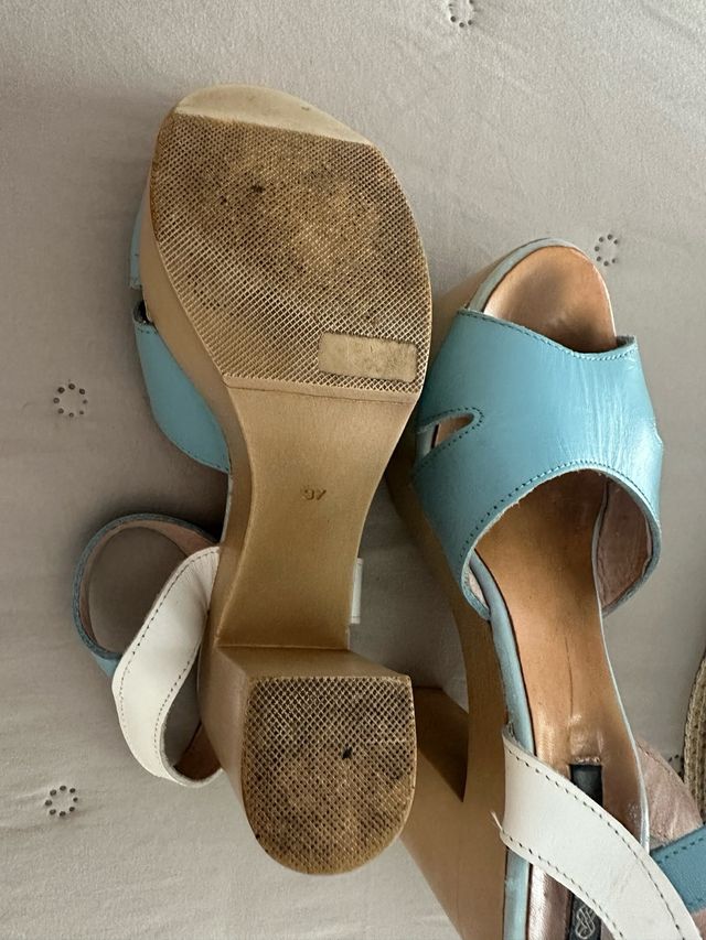 Zapatos tacón azul y beige