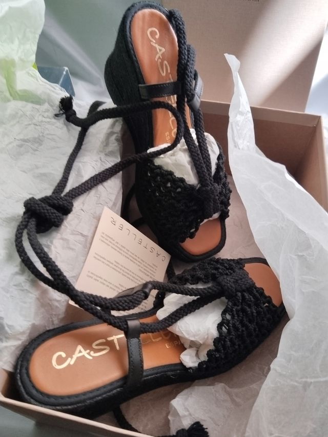 Sandalias / Alpargatas Elegantes Casteller negras.