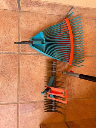 Rastrillo y escarificador Gardena - Jardín