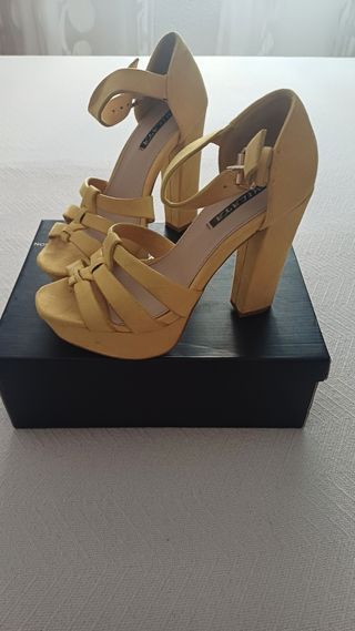 Zapatos plataforma amarillos